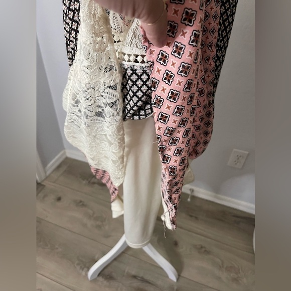 Lace & Patterned Shift Dress - Picture 3 of 8